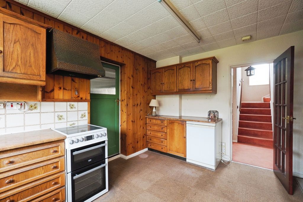 Property photo 3 of 16 Kitchen