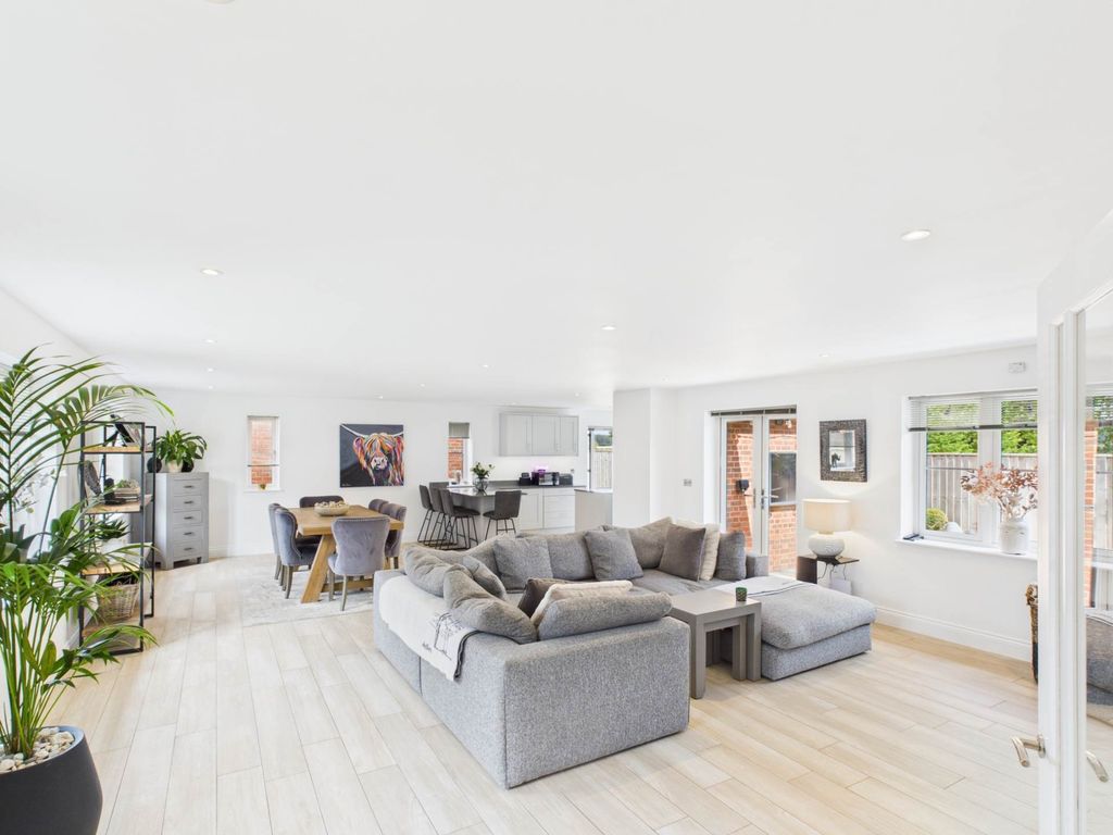 Property photo 2 of 39