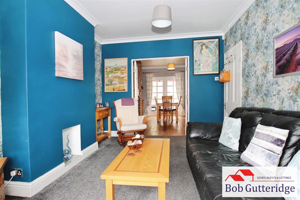 Property photo 3 of 24 Bay Fronted Lounge