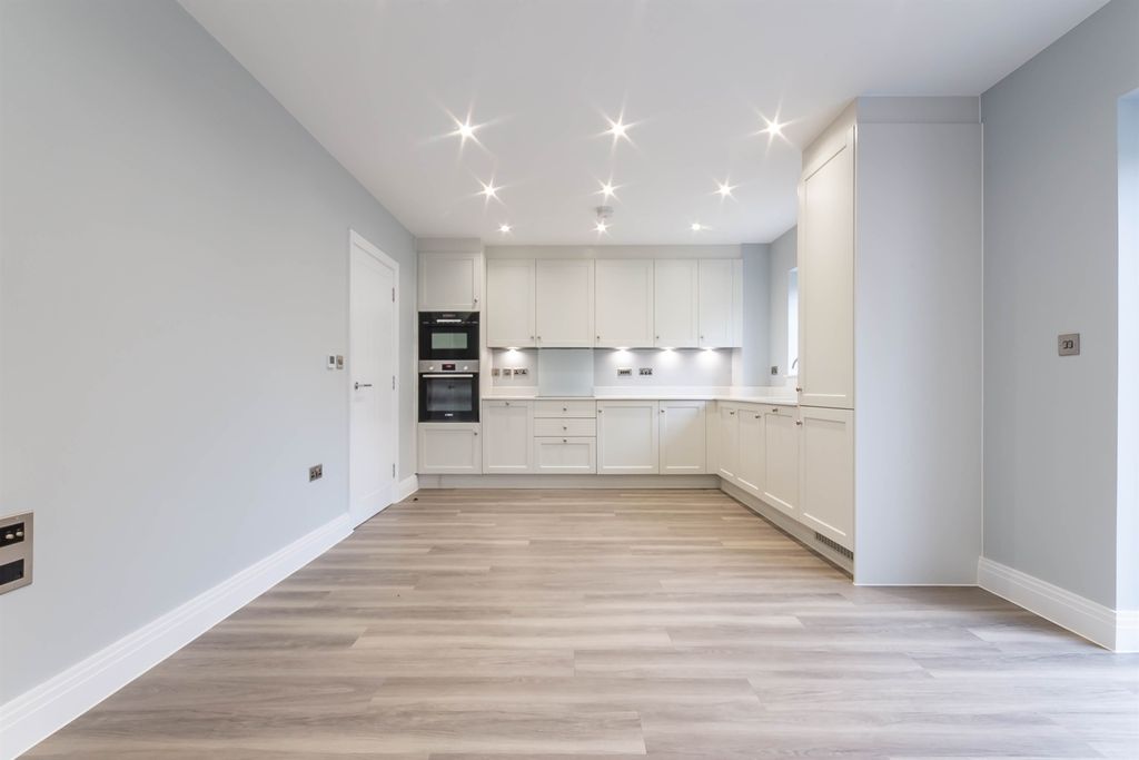 Property photo 3 of 17 Kitchen Diner