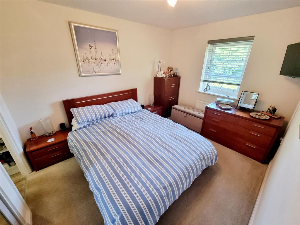Property photo 3 of 17 Bed 1.Jpg