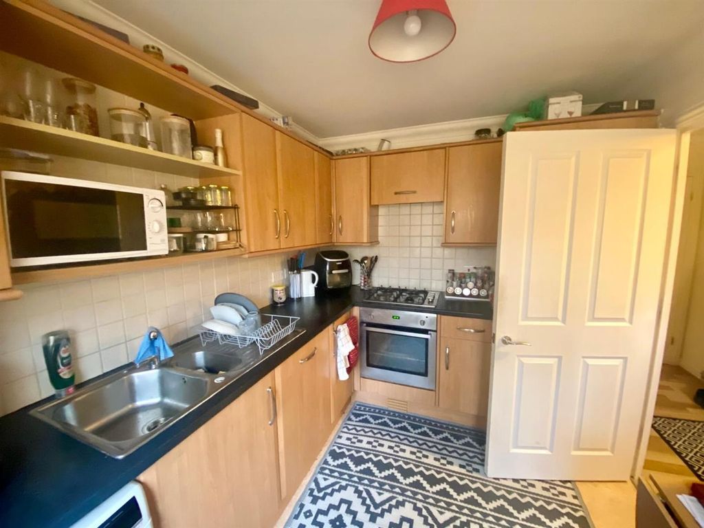 Property photo 3 of 9 Kitchen.Jpg