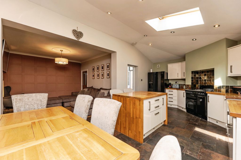 Property photo 2 of 19 Kitchen/Family Room