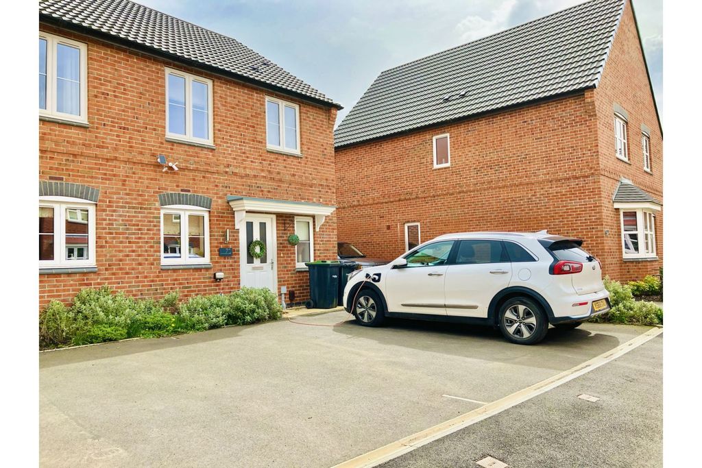 Property photo 2 of 21 Off Road Parking