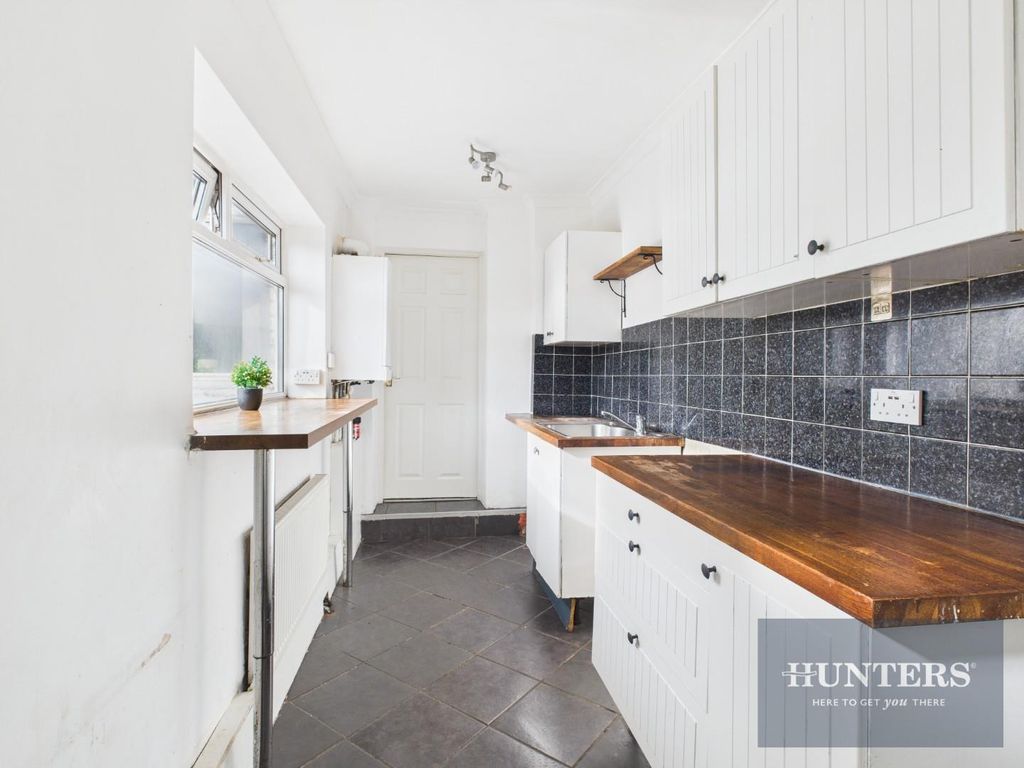 Property photo 2 of 10 Kitchen