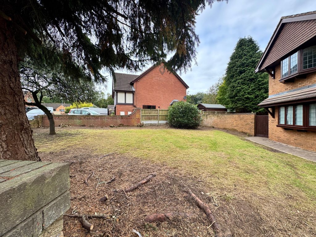 Property photo 2 of 27