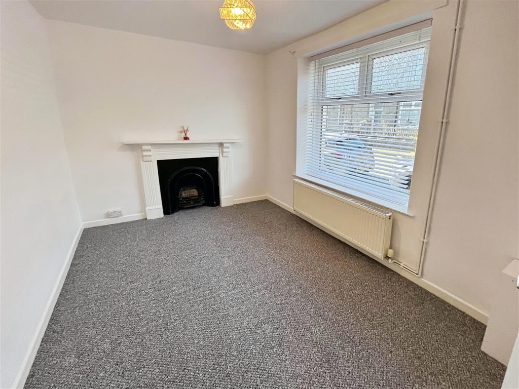 Property photo 2 of 11 Living Room