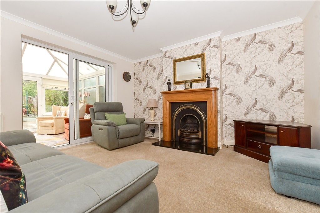 Property photo 3 of 17 Lounge