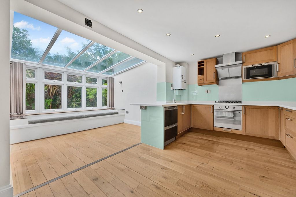 Property photo 3 of 17