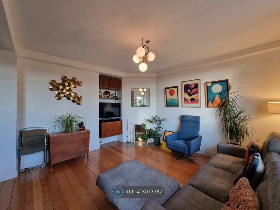 Property photo 2 of 22 Open Plan Lounge / Kitchen