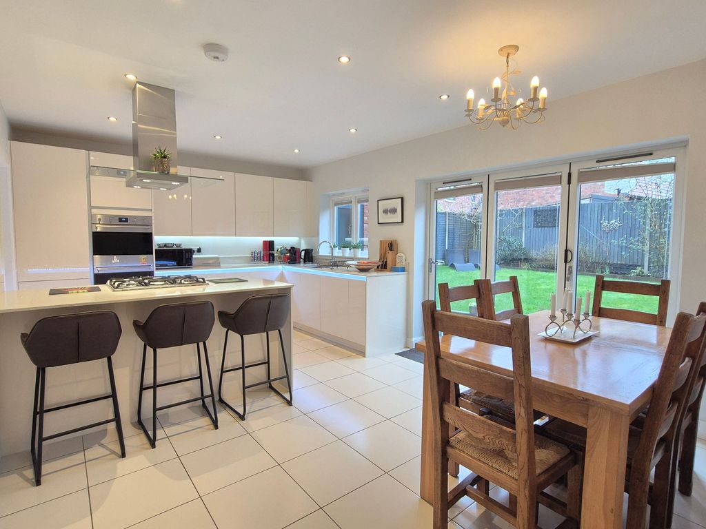 Property photo 2 of 28