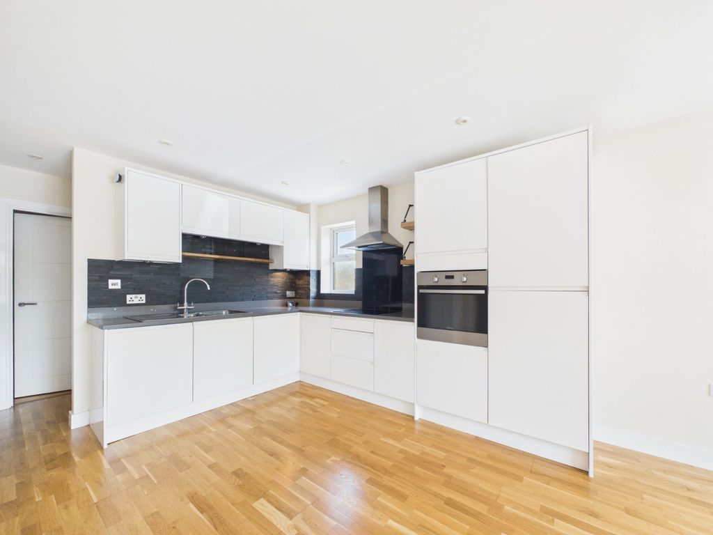 Property photo 2 of 11 Kitchen