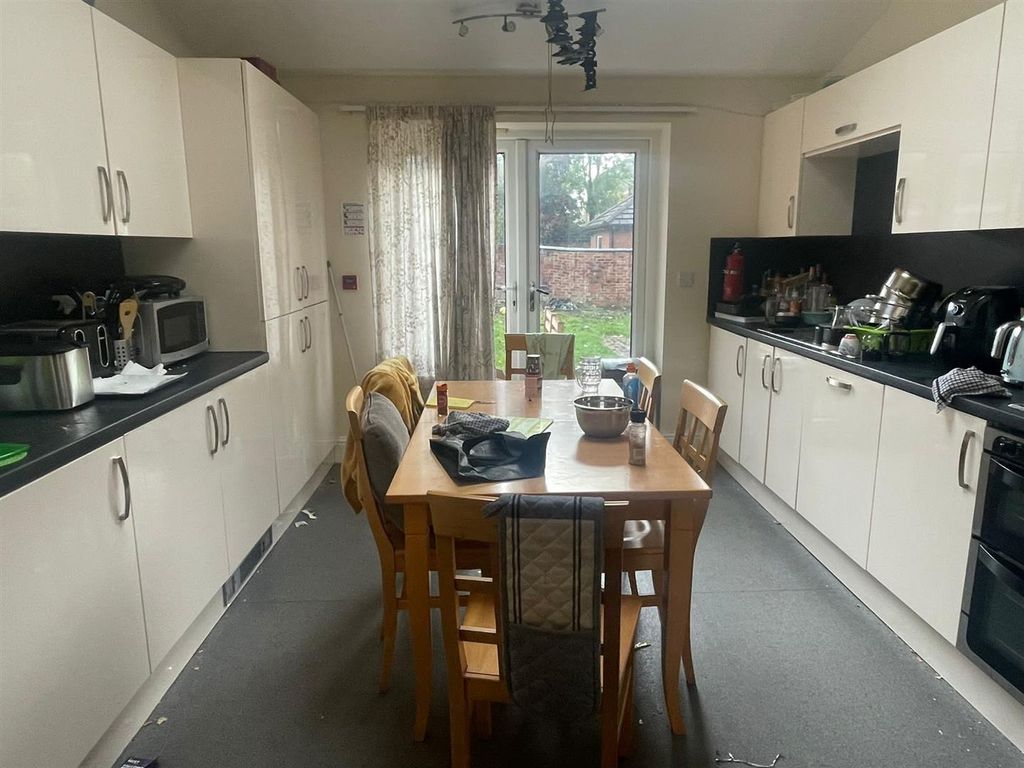 Property photo 2 of 13 Kitchen