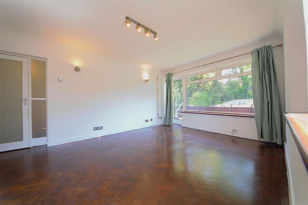 Property photo 3 of 9 2.Jpg