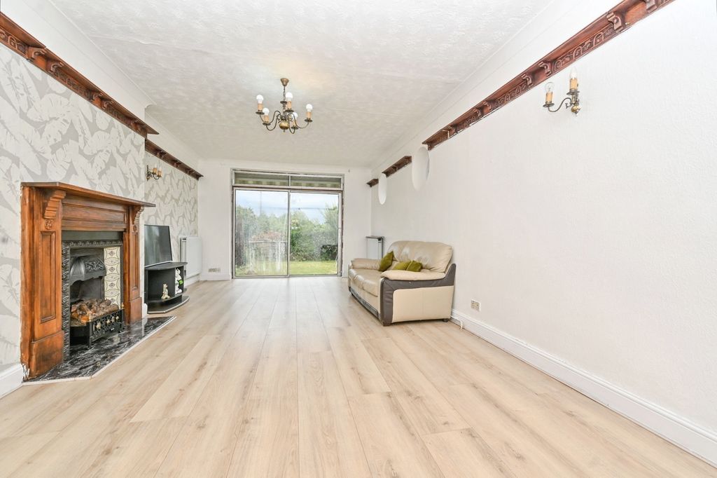 Property photo 3 of 15 Photo