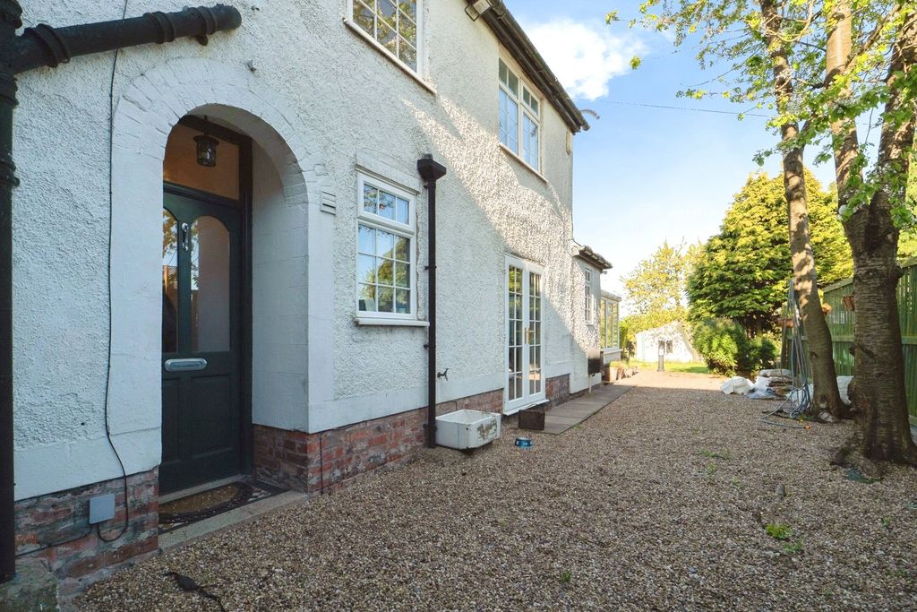 Property photo 1 of 14 Front