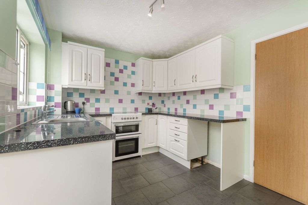 Property photo 3 of 19