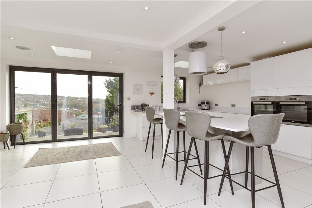 Property photo 3 of 17 Dining Area