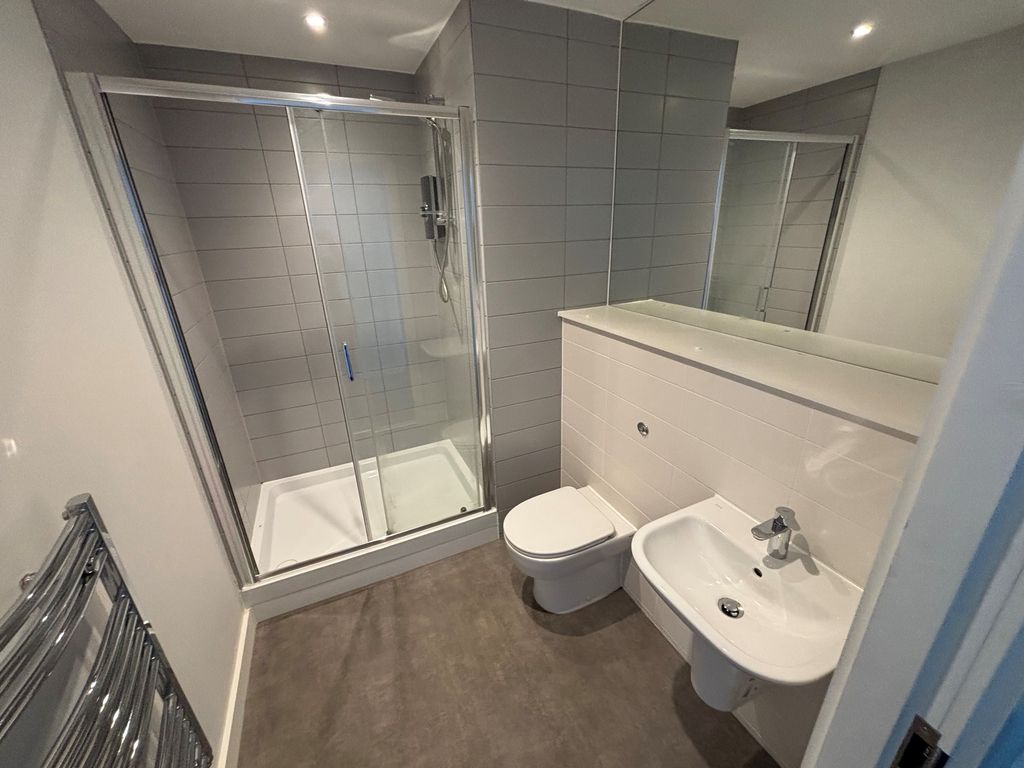 Property photo 3 of 8 Bathroom