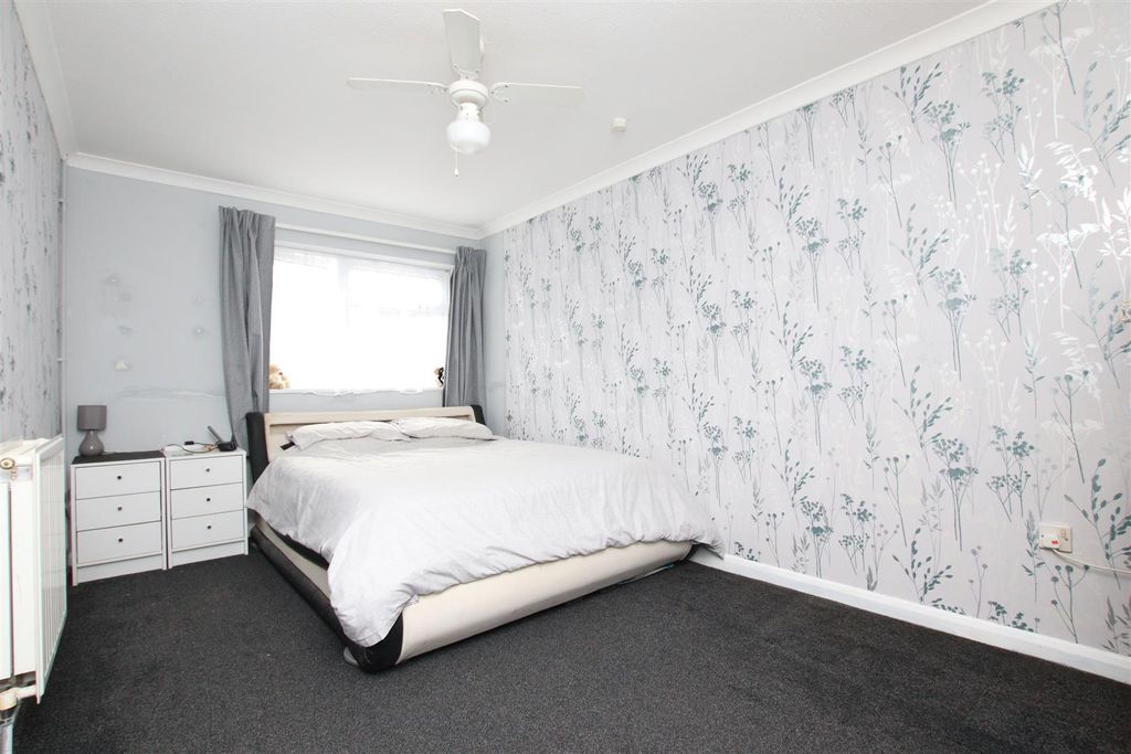Property photo 3 of 12 Bedroom 1.Jpg