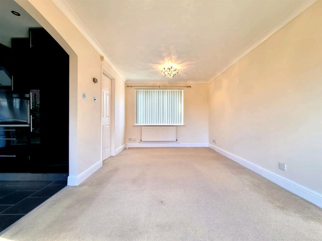 Property photo 2 of 20 Living Room