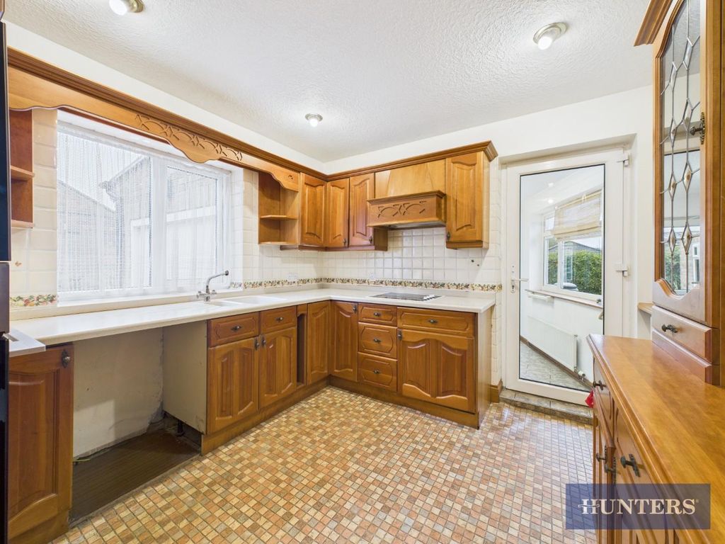 Property photo 3 of 27 Kitchen