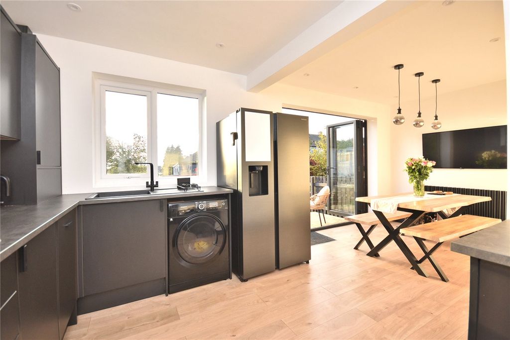 Property photo 3 of 21 Picture No. 10