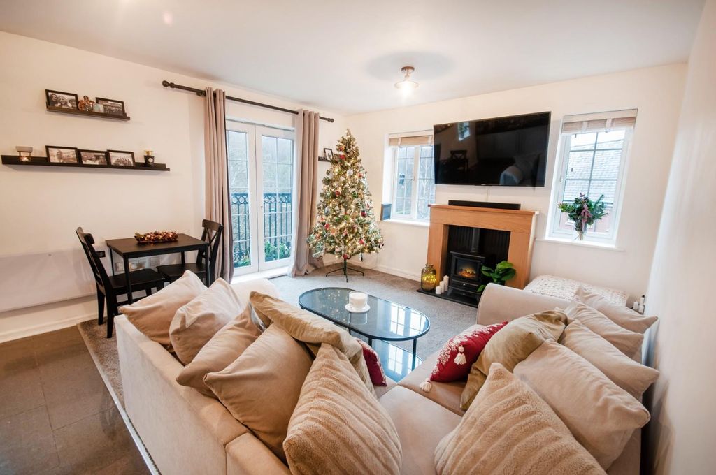 Property photo 2 of 22 Lounge/Kitchen