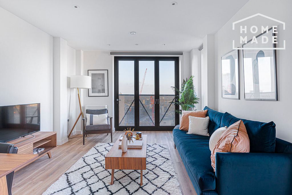 Property photo 3 of 14 74Bad008d03A73687138Edb867c9
