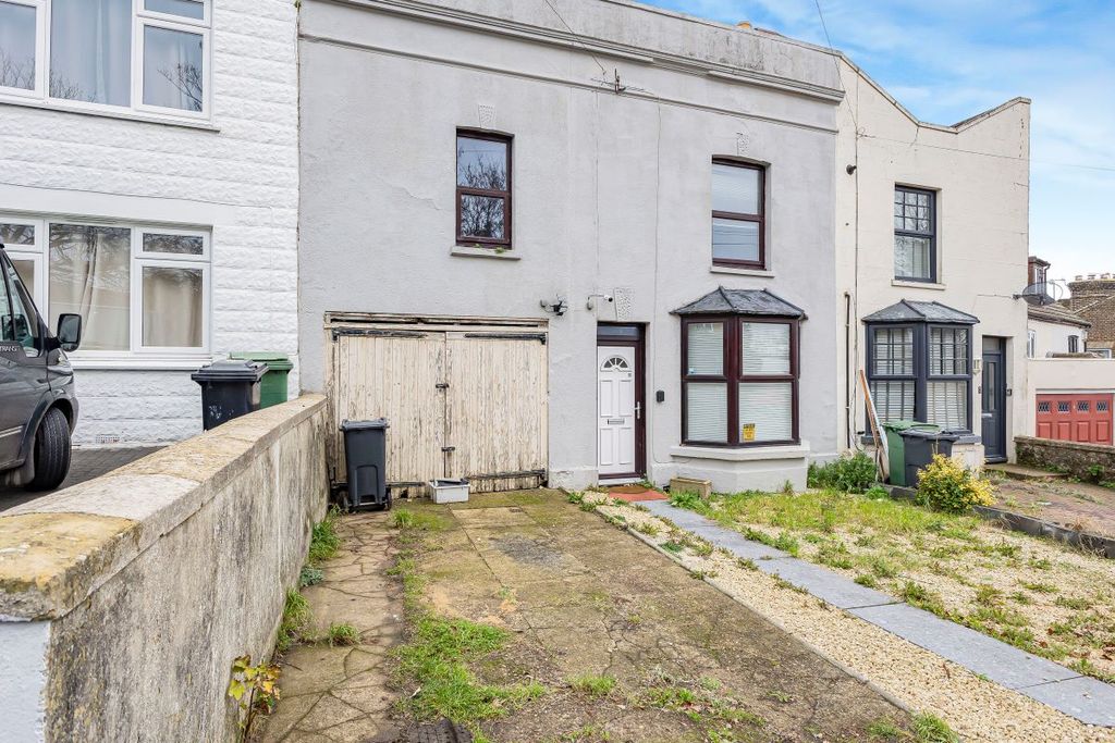 Property photo 2 of 24