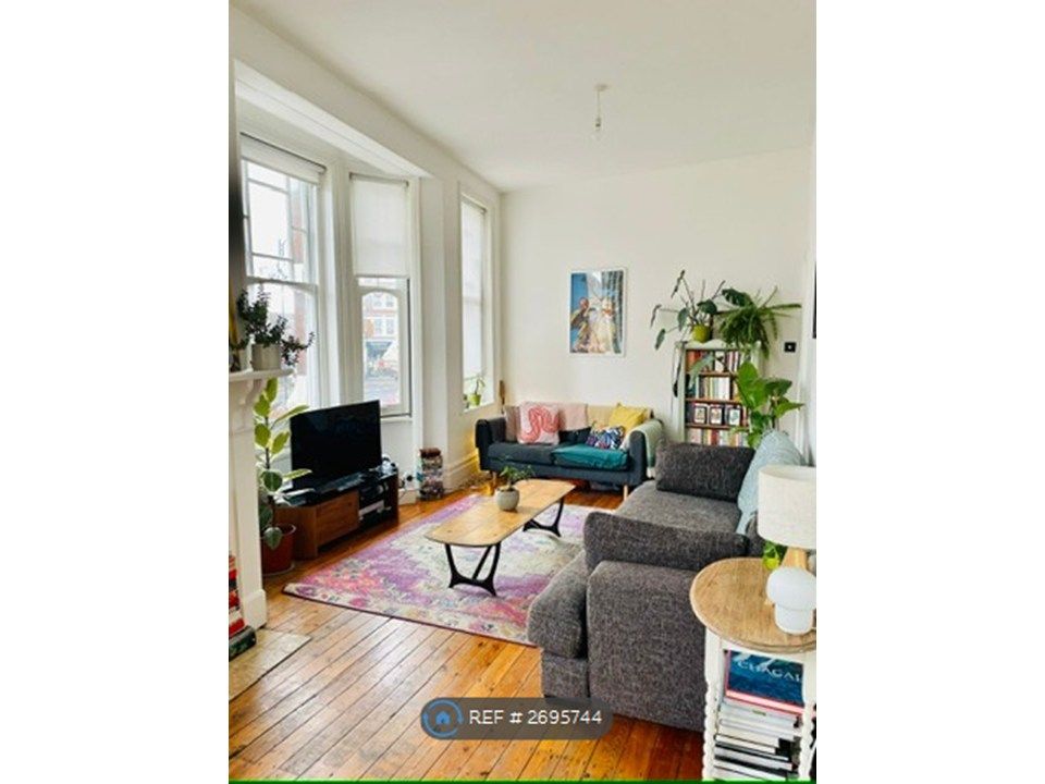 Property photo 1 of 11 Lounge