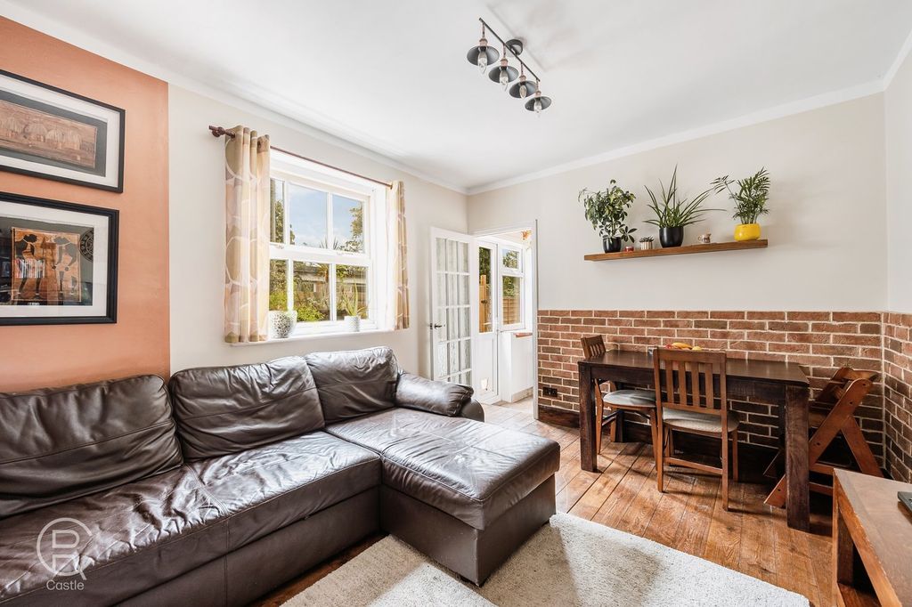 Property photo 3 of 11