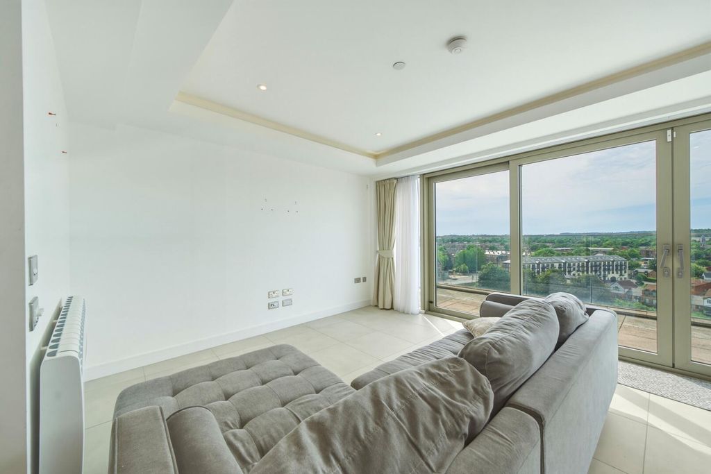Additional image 4 of 3 bed flat for salePavilion Road, West Bridgford, Nottingham NG2