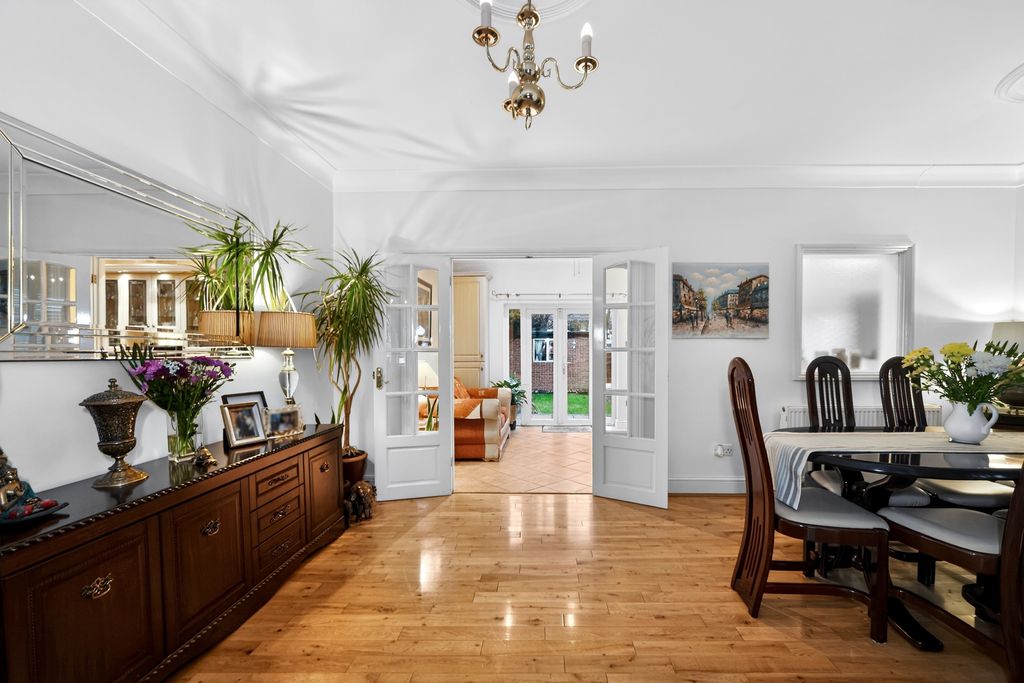 Property photo 3 of 26