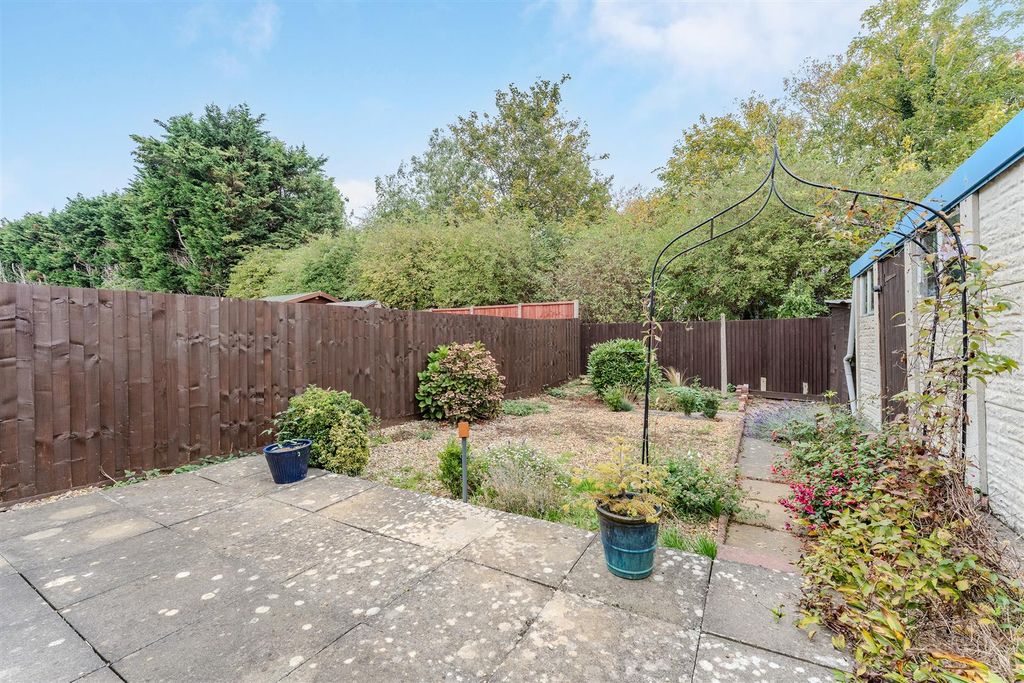 Property photo 2 of 16 Garden