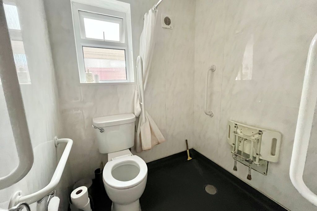 Property photo 3 of 17 Shower Room