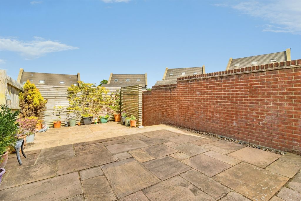 Property photo 2 of 27