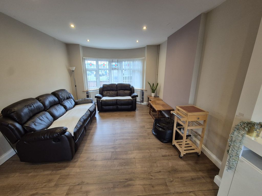 Property photo 3 of 10 Lounge