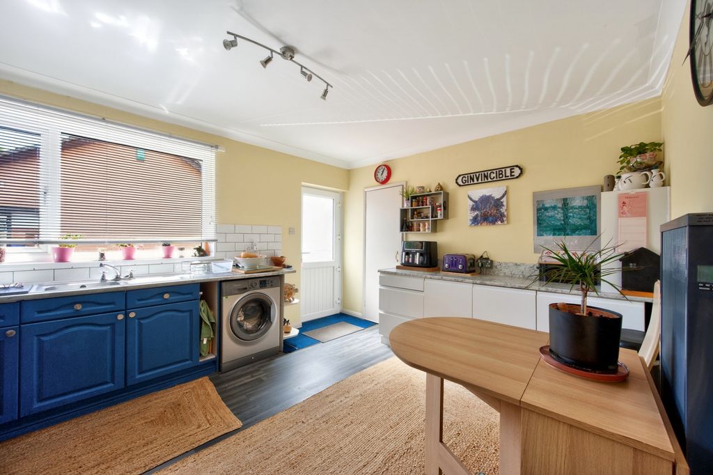 Property photo 3 of 18 Kitchen/Dining Room