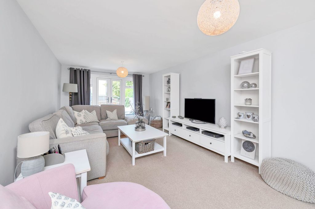 Property photo 2 of 25