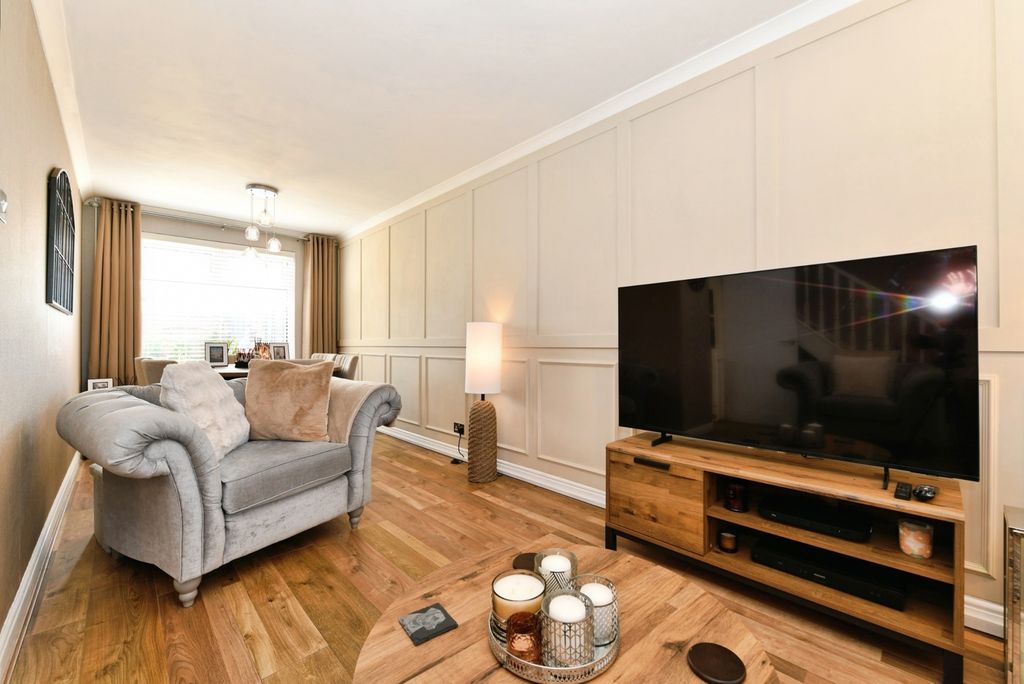 Property photo 3 of 19 Pbox-Img.Jpg