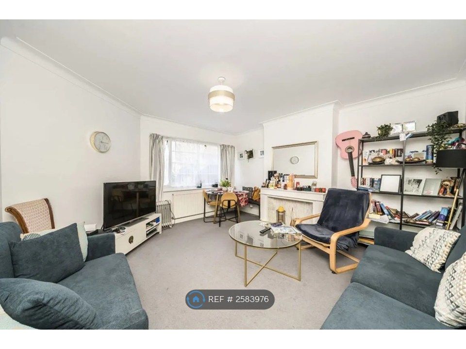 Property photo 2 of 4 Living Room