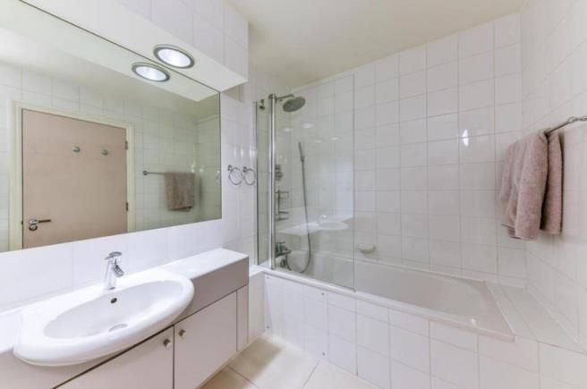 Property photo 3 of 7 Bathroom