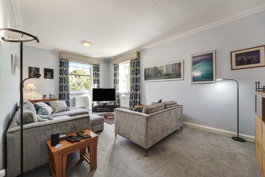 Property photo 2 of 15 The Tracery