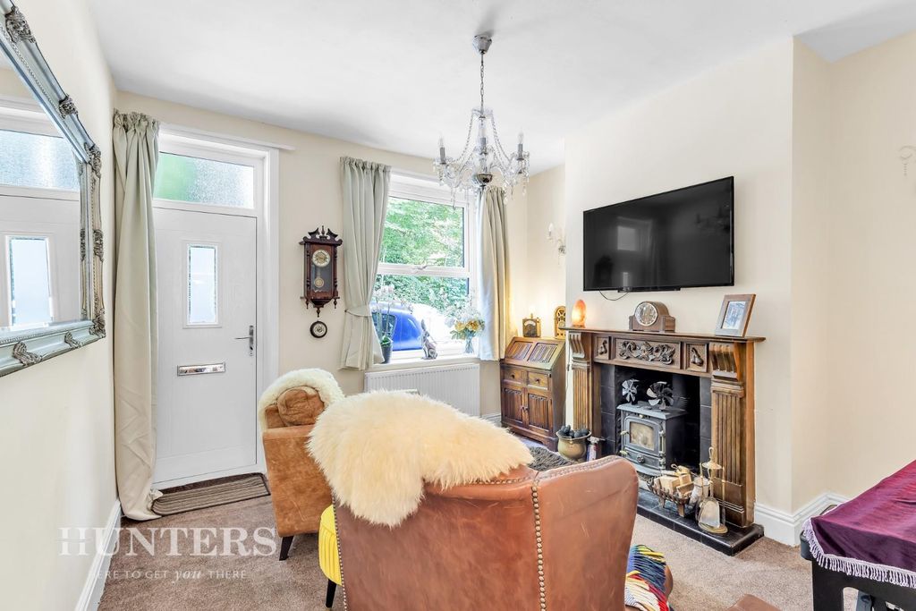 Property photo 2 of 19 Lounge