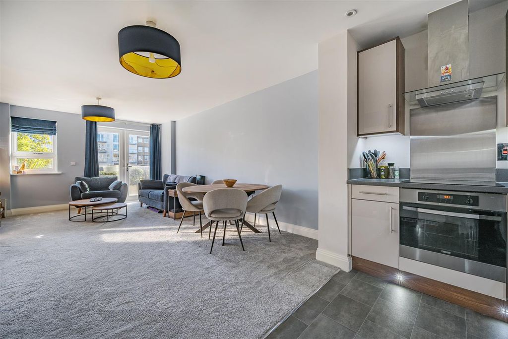 Property photo 3 of 11 Open Plan