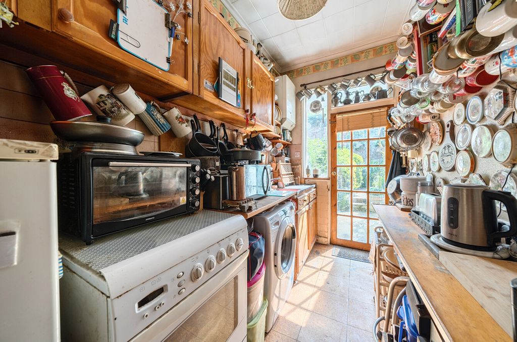 Property photo 2 of 11 1304177-10-68402A...