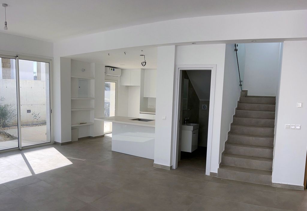 Property photo 3 of 6