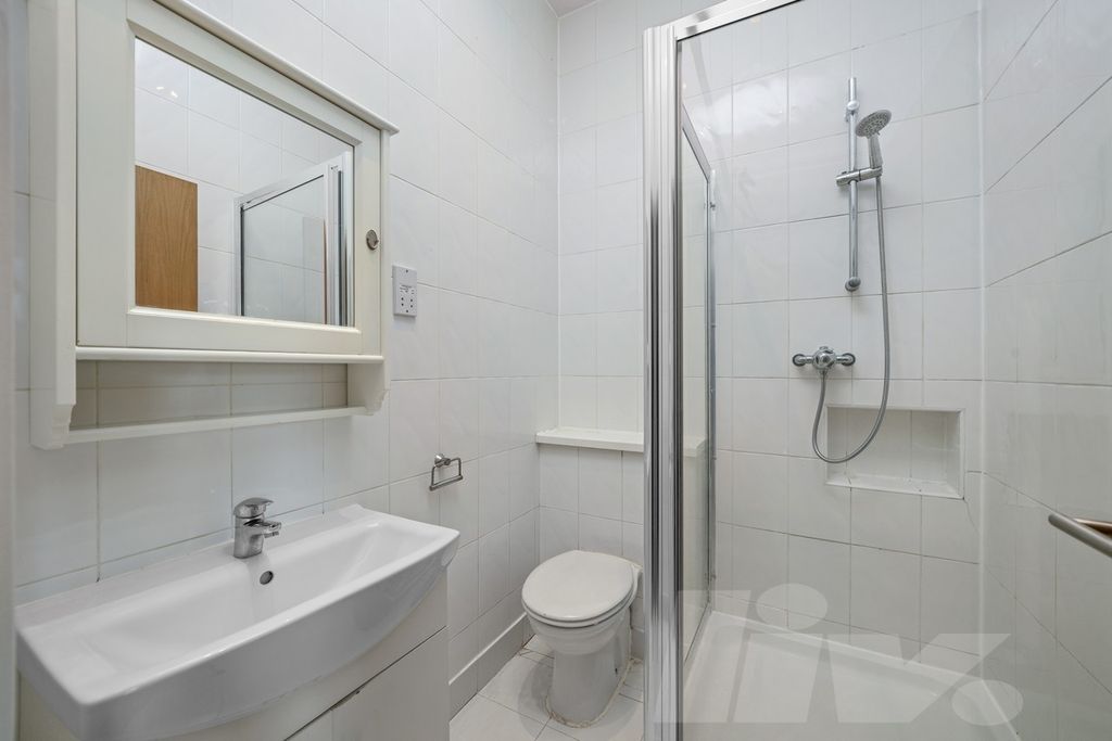 Property photo 3 of 10 Photo 3