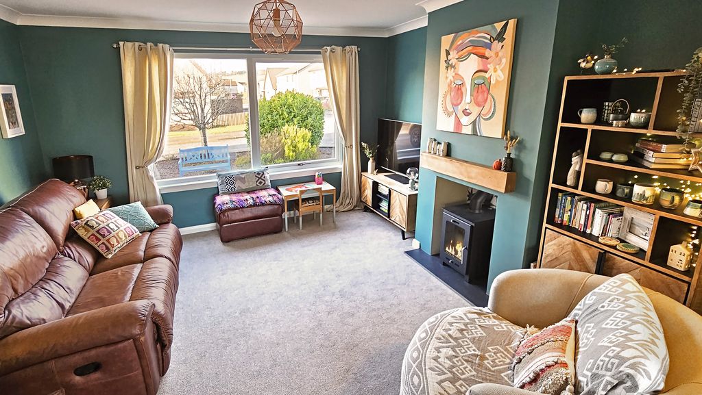 Property photo 2 of 23 Lounge